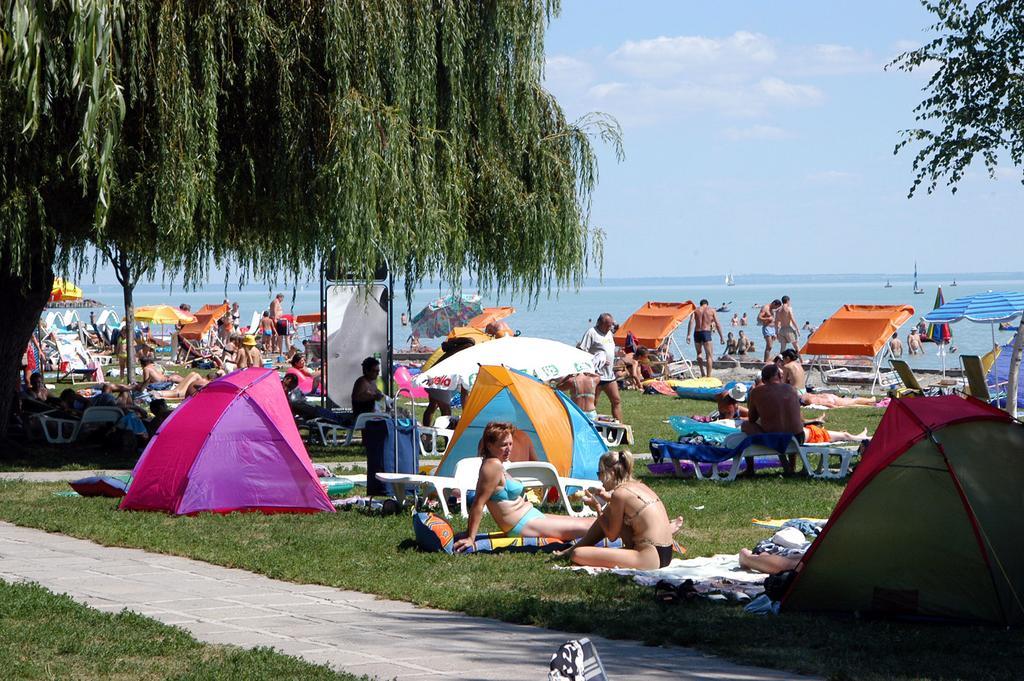 Susanne Apartman Lägenhet Balatonboglár Exteriör bild